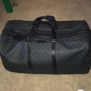 SOLD SOLD! Gucci GG Supreme Duffle Bag 💼